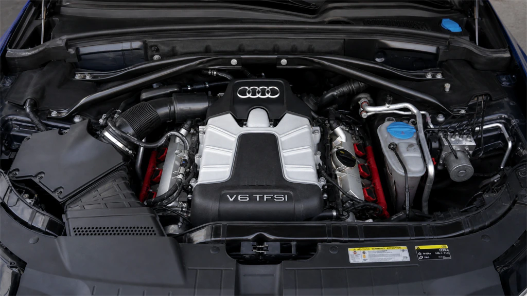 Audi 8R SQ5 CTUD supercharged V6 engine bay