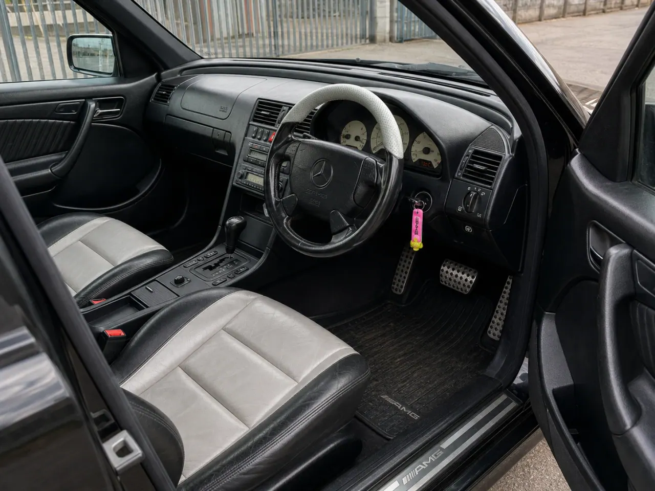 Mercedes-Benz C43 AMG W202 Inspection Guide interior image from the MxTicleCars provider package