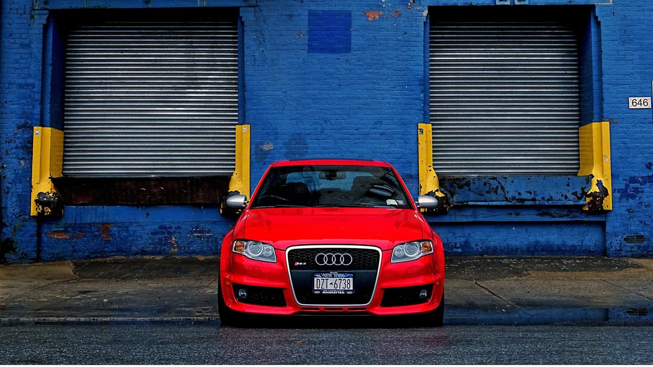 Audi RS 4 B7 sedanas fotografuotas lauke