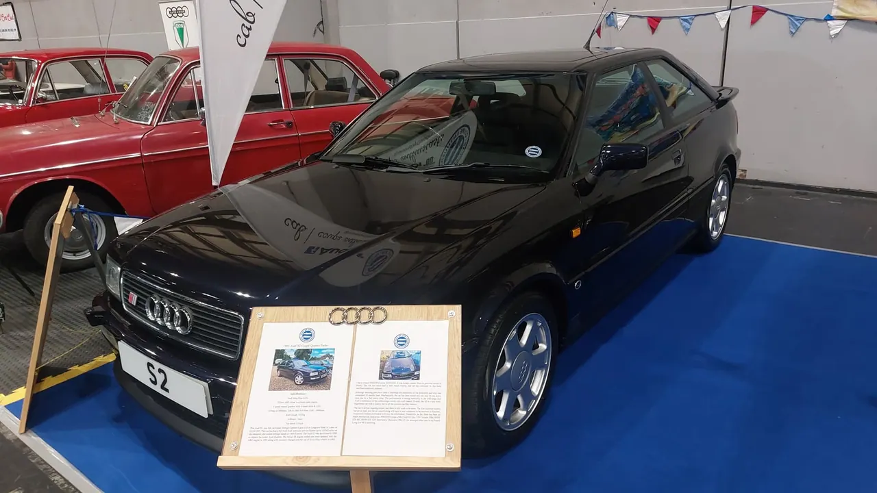 Audi S2 Coupe quattro fotografuotas lauko renginyje