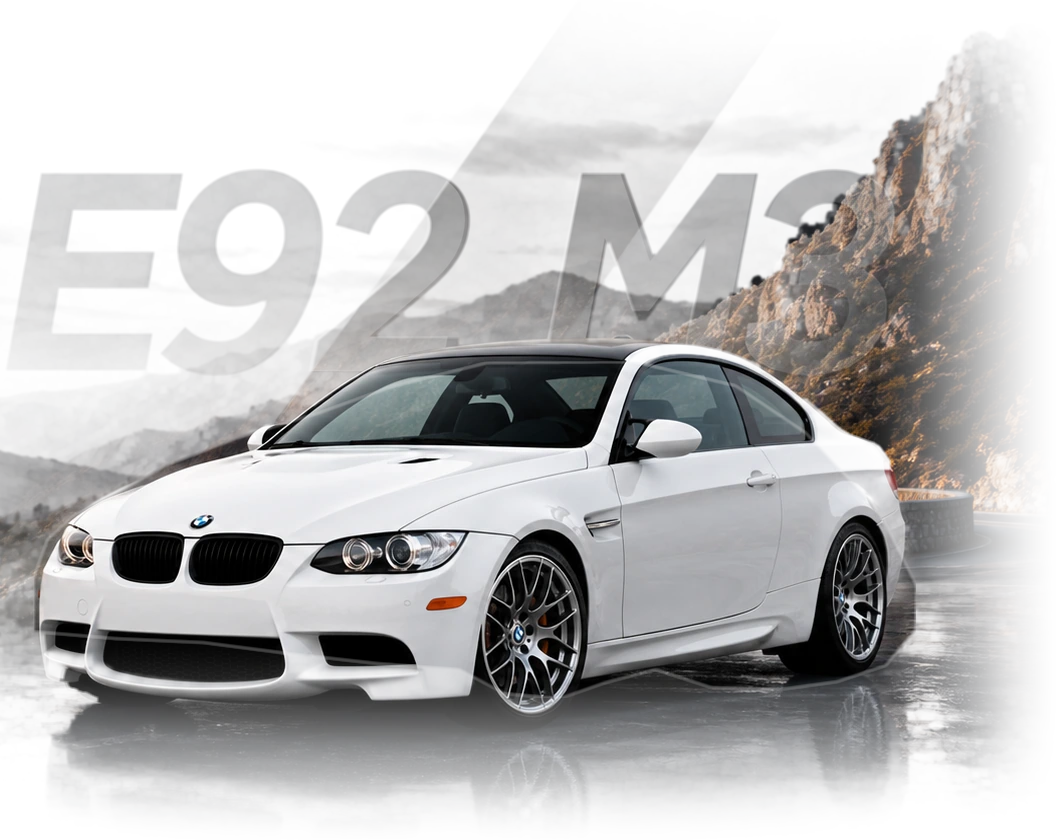 BMW E92 M3 teikėjo sukurtas straipsnio herojaus vaizdas su automobiliu, kuriame pateikiama tiesioginė redakcijos antraštė